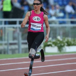 versace paralimpica|Giusy Versace, biografia di un’eroina oltre la disabilità.